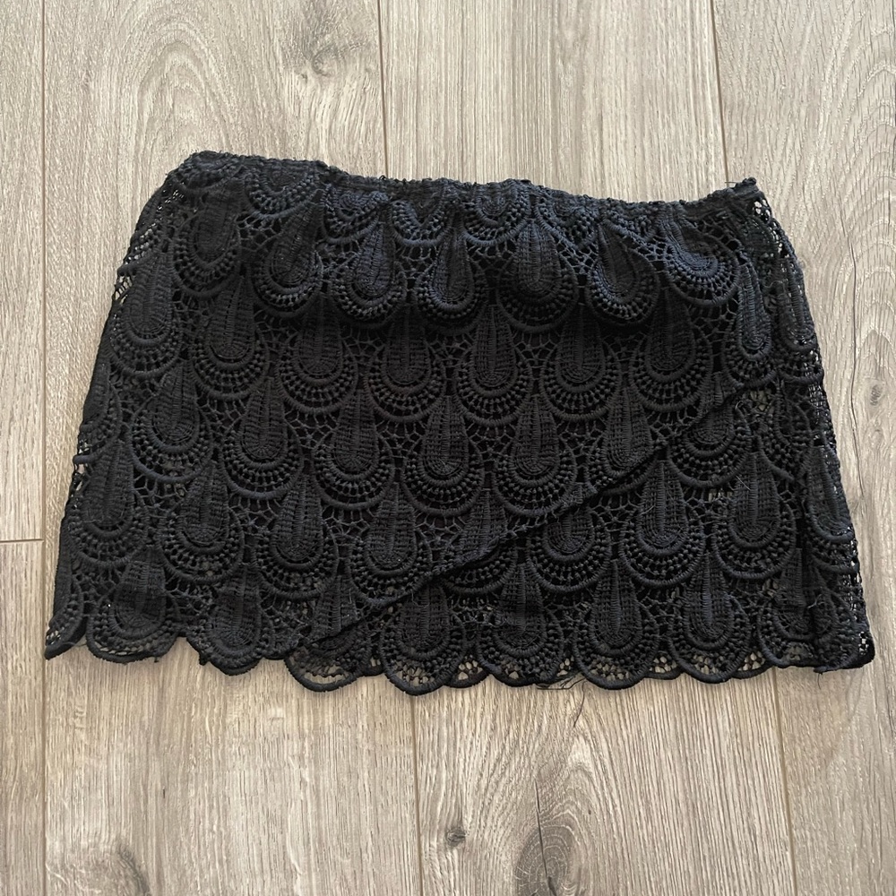 LA Hearts flowy lace crop top